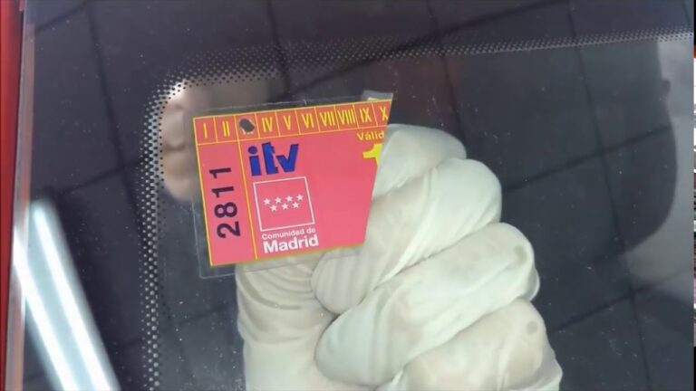 como quitar la pegatina de la itv sin romperla