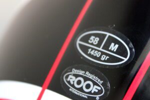 cual es el peso ideal para un casco de moto