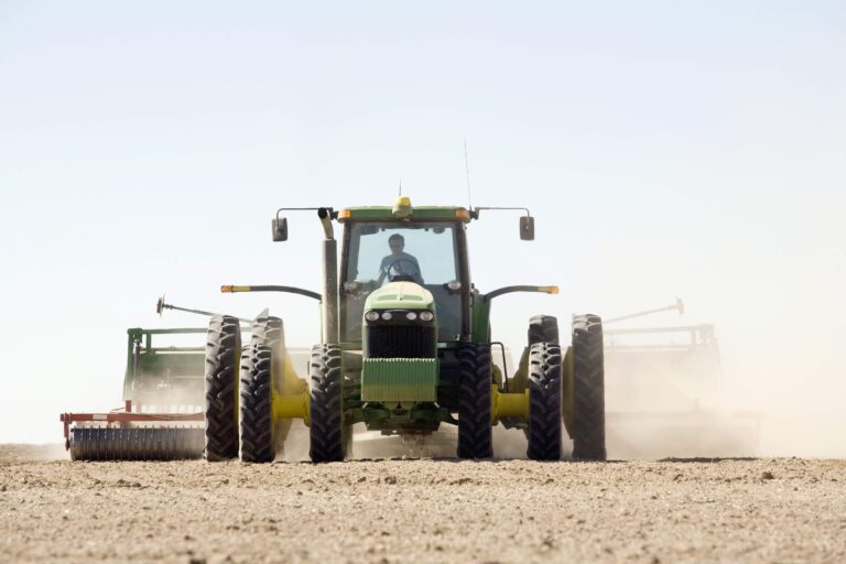 cuantas personas pueden ir en un tractor agricola