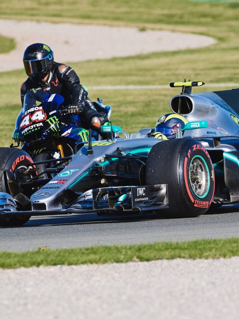 cuanto corre una moto de la formula 1