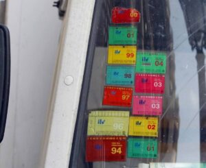 cuanto es la multa por no llevar la pegatina de la itv