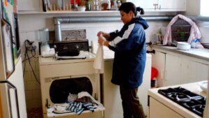 cuanto le pagan a una ama de casa en espana