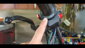 donde esta el codigo de color en una moto