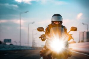 que luces son obligatorias para las motos