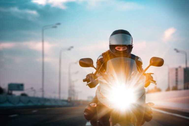 que luces son obligatorias para las motos