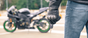 que papeles me tienen que dar al comprar una moto usada