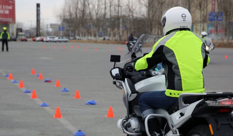 que se necesita para registrar una moto