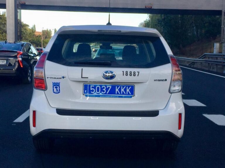 que significa la placa azul en espana