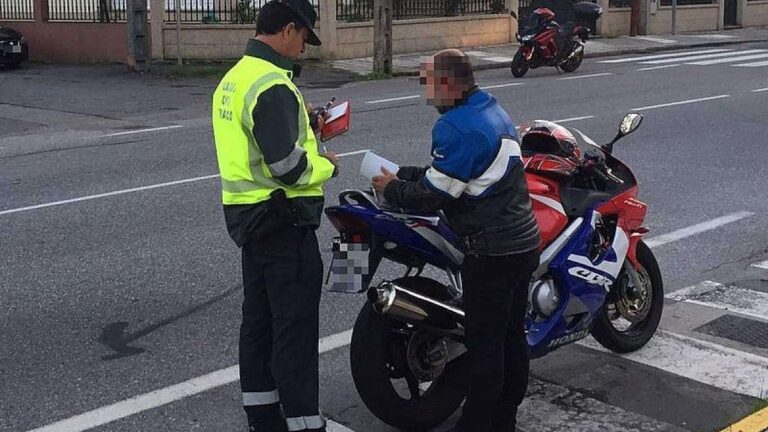 que te pide la policia cuando te para en moto