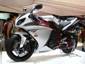 que velocidad alcanza una yamaha r1
